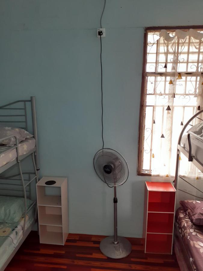 Homestay Idaman Tun Hussein - Harga Untuk 1 Rumah ,1 Bilik ,1 Bilik Air 4 Single Bed - Not Sharing Perai Kültér fotó
